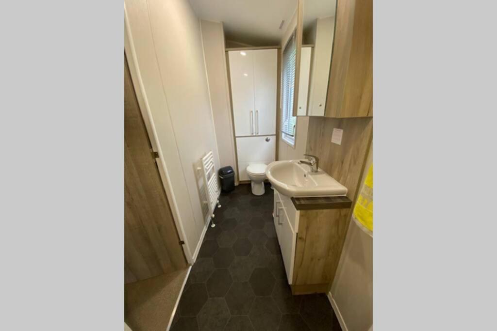 Glade Lodge- North Devon Coast, Bideford Bay Caravan Park ภายนอก รูปภาพ
